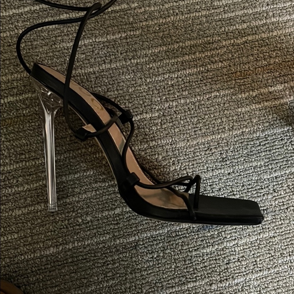 Heels - Picture 2 of 3